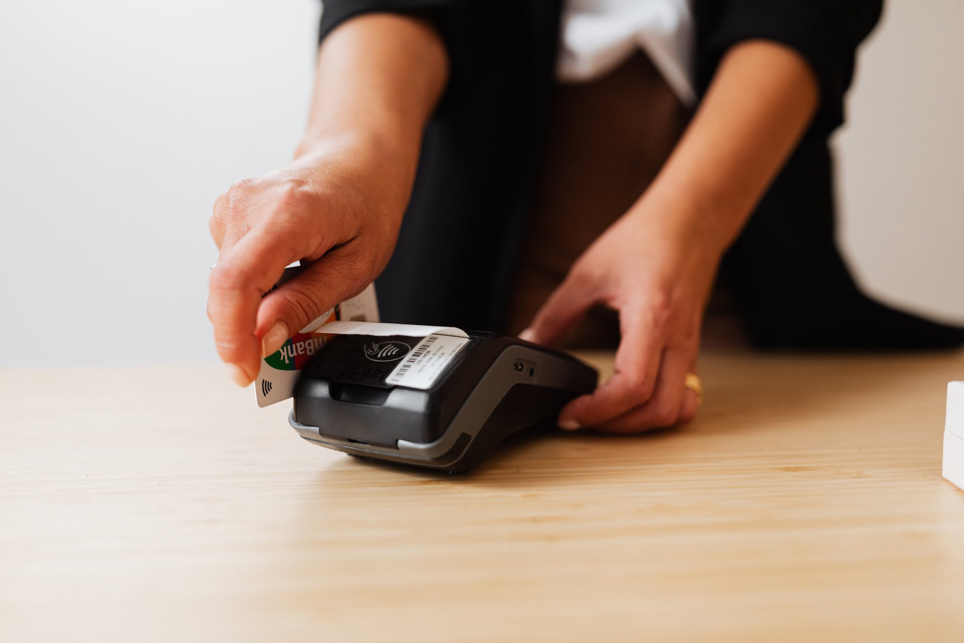 A person swiping a credit card | Source: Pexels