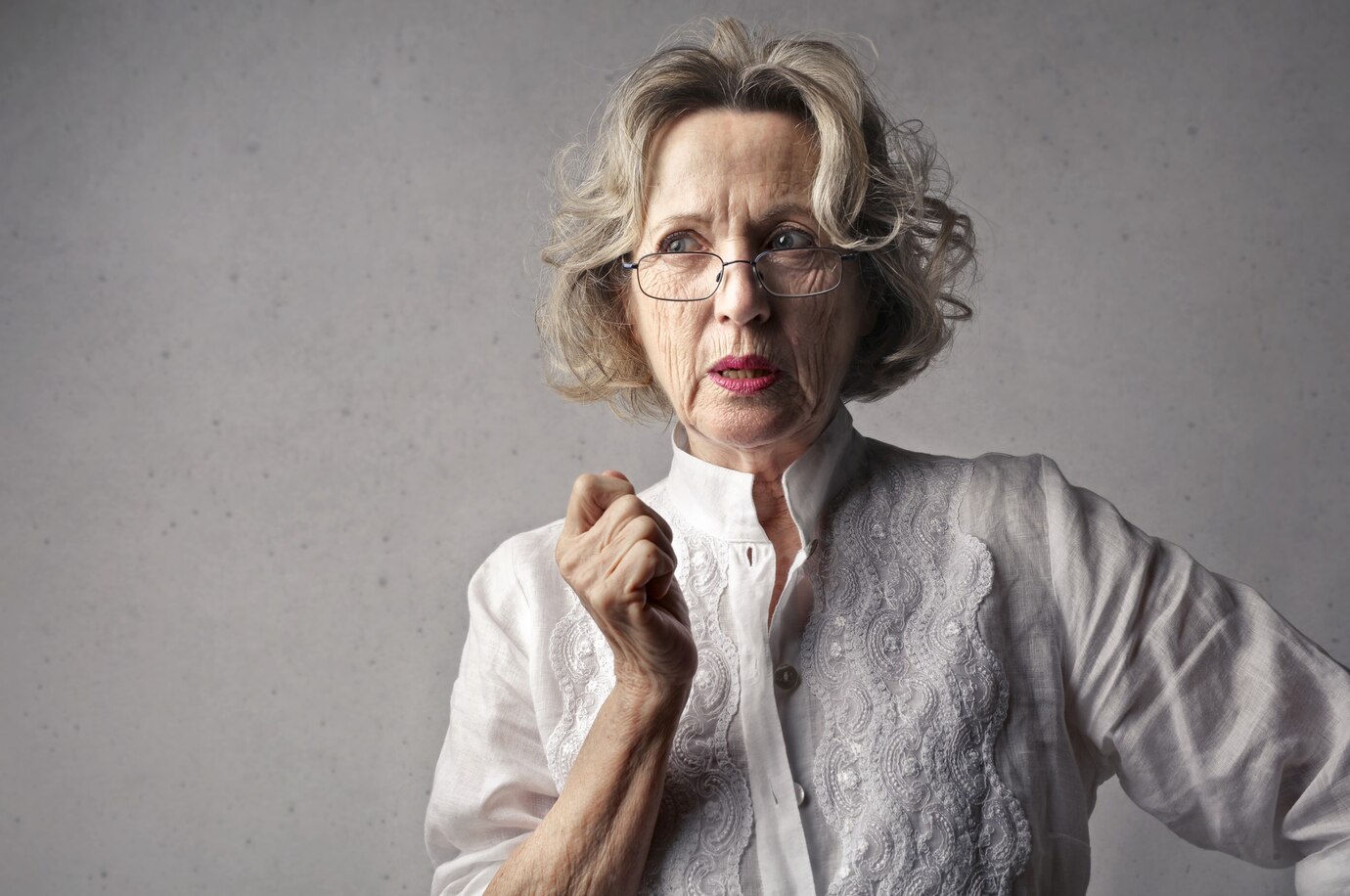 Een boze oudere vrouw | Bron: Freepik