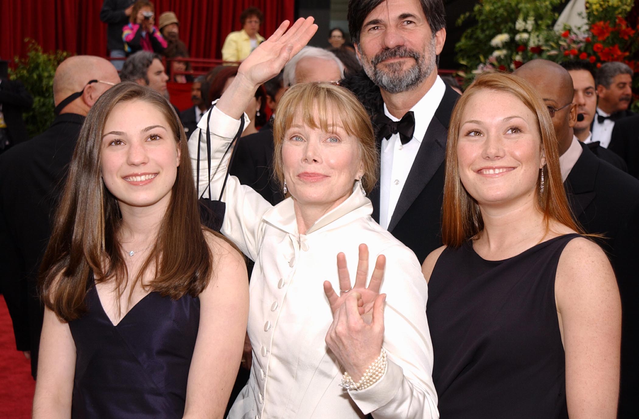 Madison Fisk, Sissy Spacek, Jack Fisk, and Schuyler Fisk at The 74th Annual Academy Awards on March 24, 2002. | Source: Getty Images