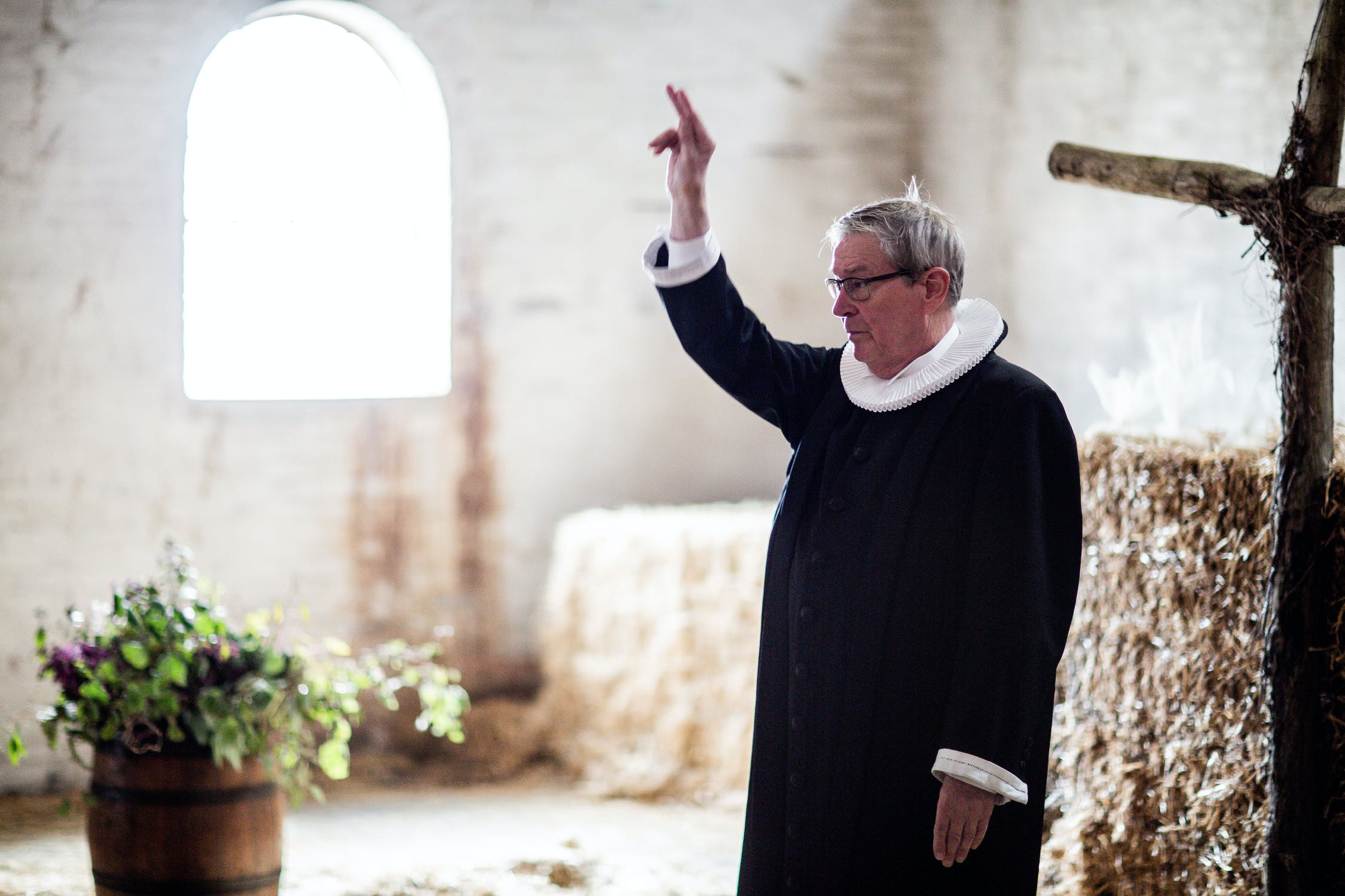The priest from the church called Social Services | Source: Pexels