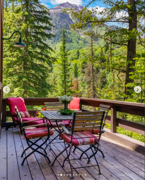 A deck in Sibylle Szaggars Redford's Utah home, posted on July 6, 2024 | Source: Instagram/windermere