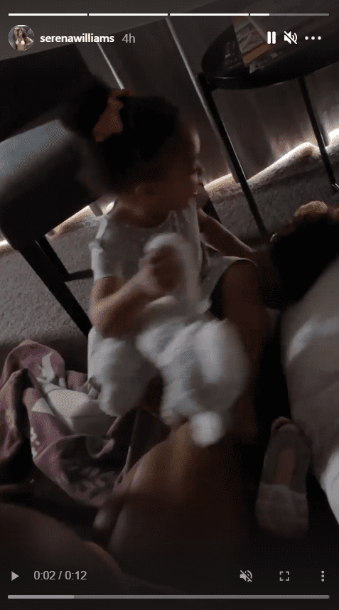Serena Williams' daughter, Olympia, playing with her mother in their handmade home | Photo: Instagram/serenawilliams