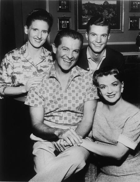 Ann B. Davis, Robert Cummings, Dwayne Hickman, and Rosemary DeCamp, circa 1950s. | Photo: Getty Images