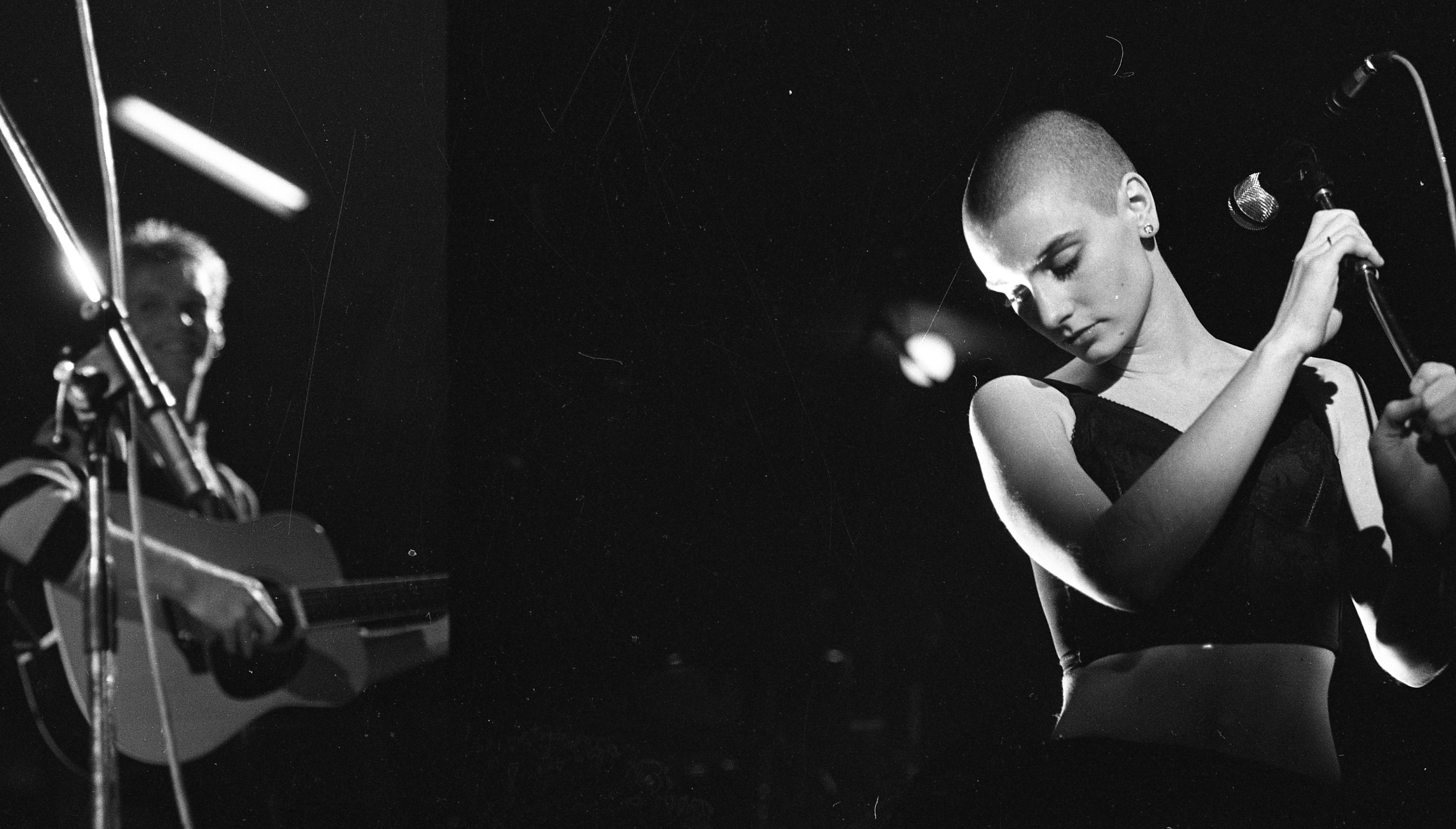 Sinead O'Connor on stage at the Olympic Ballroom on March 4, 1988. | Source: Getty Images