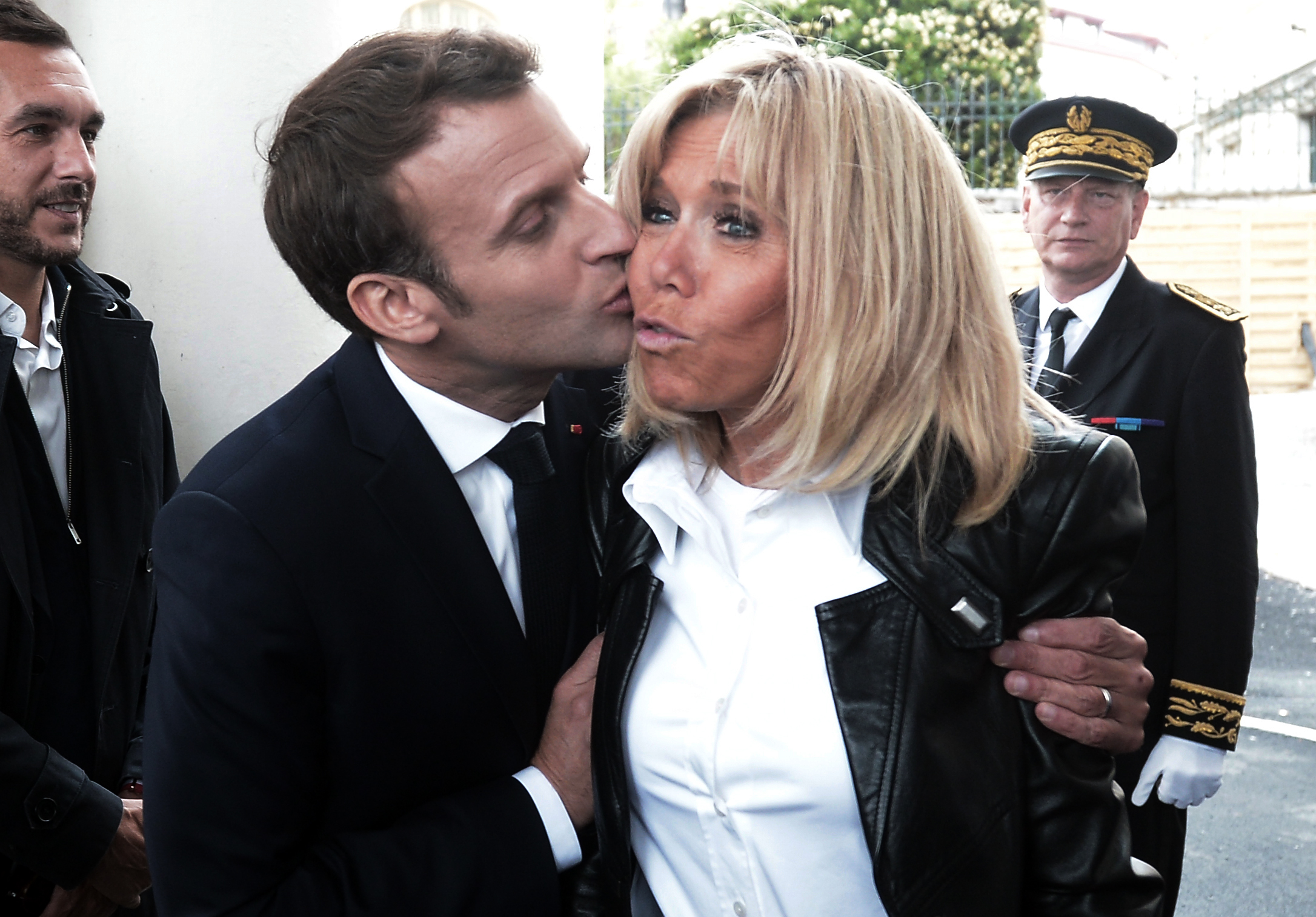 President Emmanuel Macron kissed Brigitte after a press conference during his visit to Biarritz on May 17, 2019 — just ahead of the G7 summit hosted in the French coastal city.