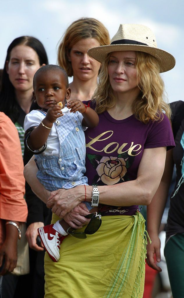 Madonna and David Banda in Mphandula in April 2007. | Source: Getty Images