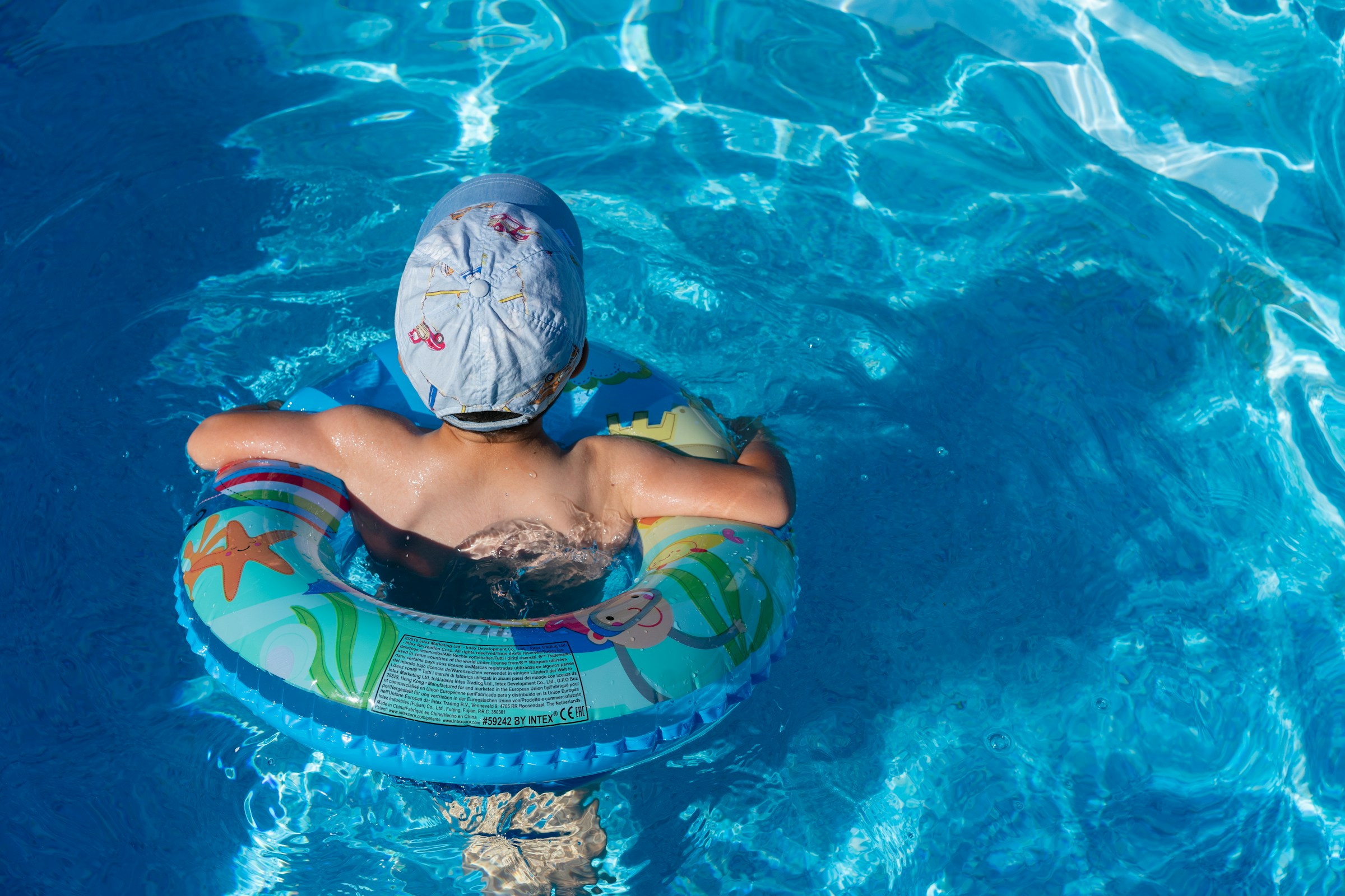 A child in a swimming pool | Source: Pexels