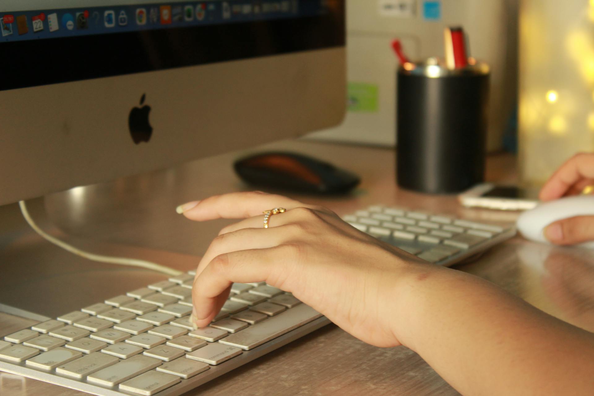 A woman using a computer | Source: Pexels