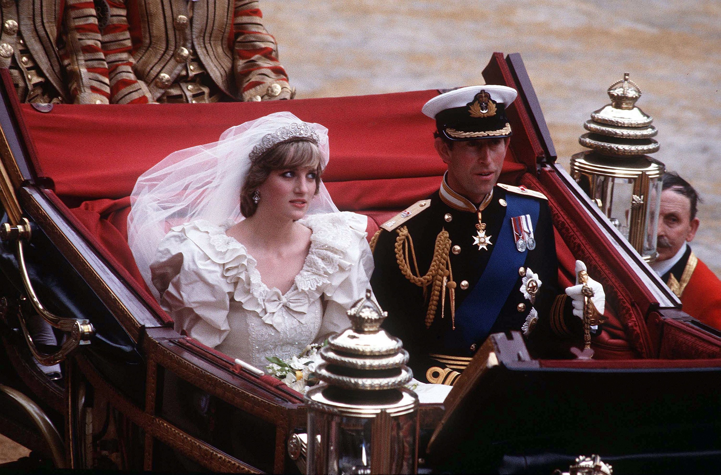  Diana, Princess of Wales and Prince Charles ride in a carriage after their wedding at St. Paul's Cathedral July 29, 1981 | Source: Getty Images