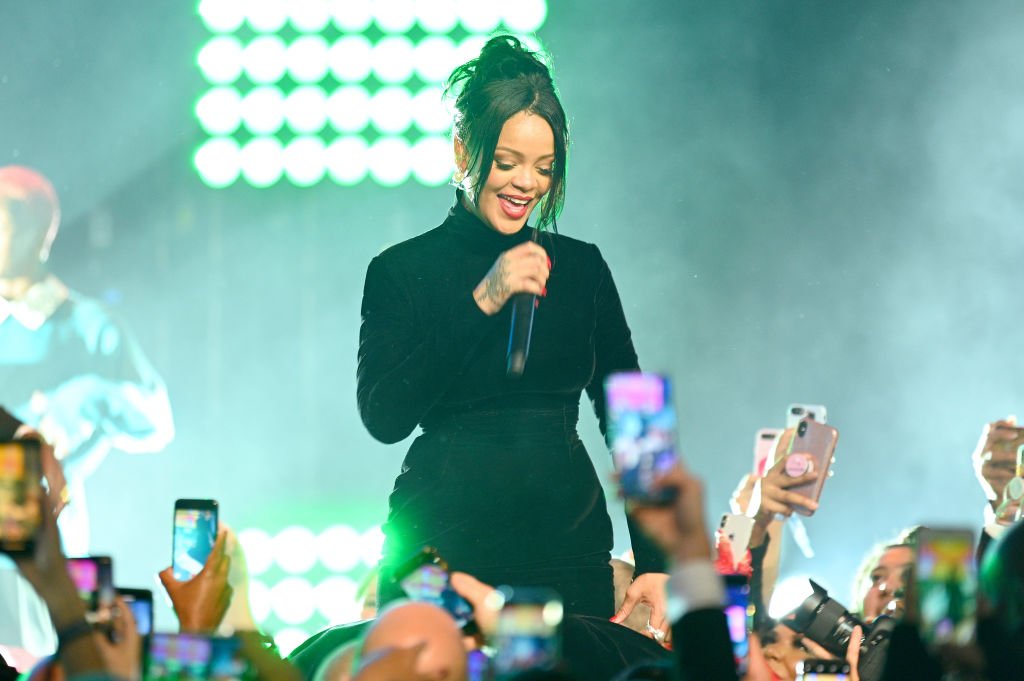 Rihanna performs onstage during Rihanna's 5th Annual Diamond Ball Benefitting The Clara Lionel Foundation at Cipriani Wall Street | Photo: Getty Images