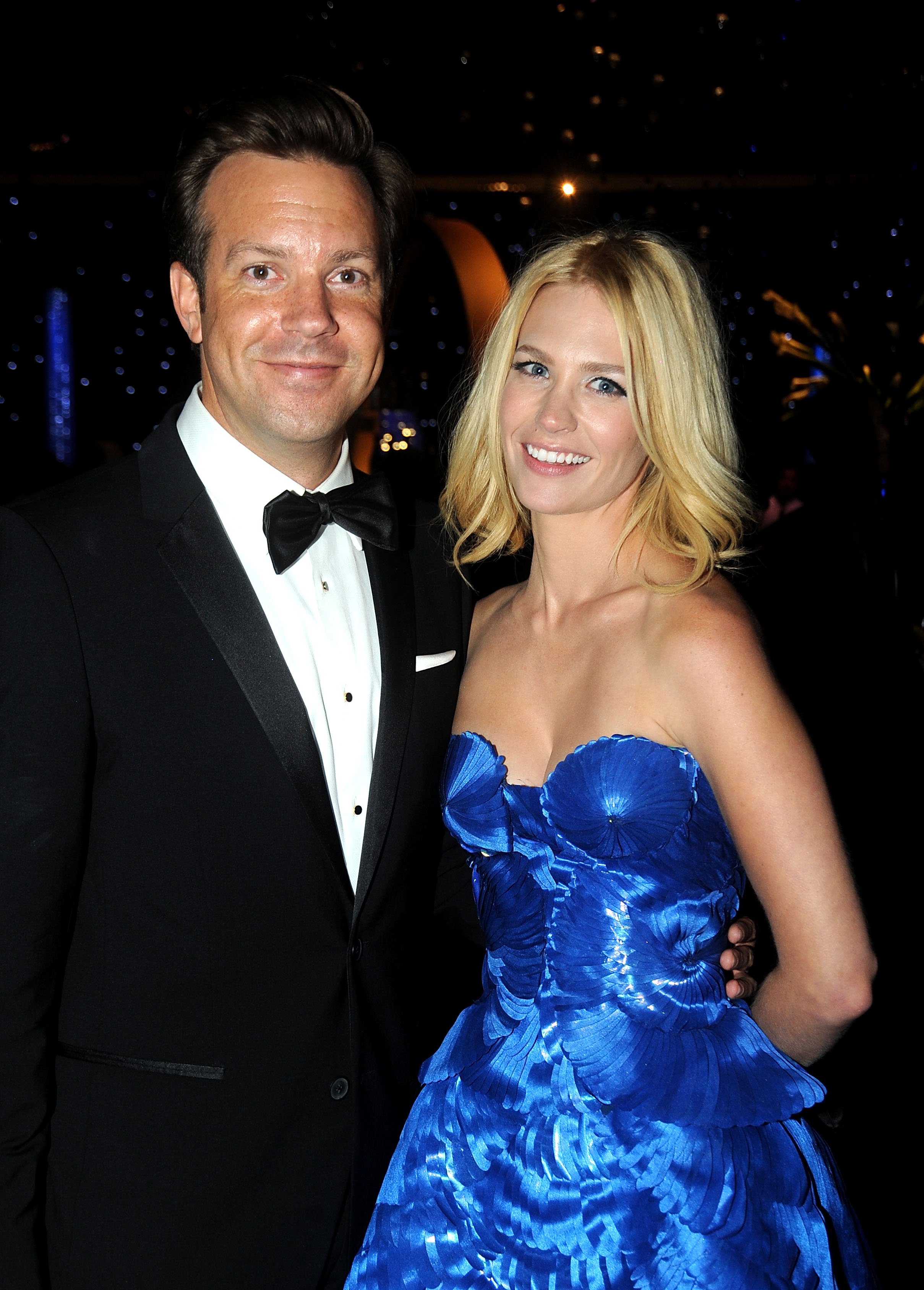 Jason Sudeikis and January Jones at the 62nd Annual Primetime Emmy Awards Governors Ball on August 29, 2010 in California | Source: Getty Images