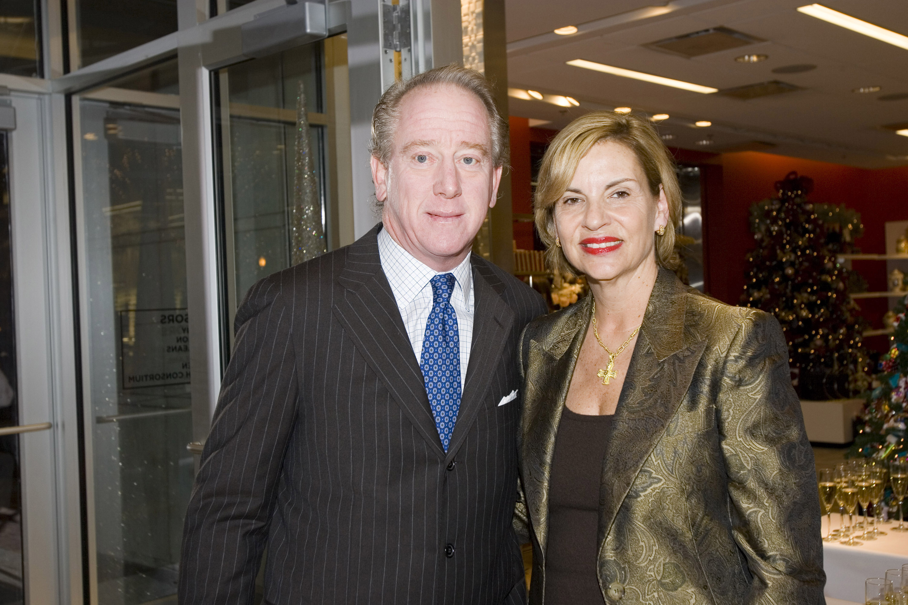 Archie Manning and Olivia Williams Manning at the Saks Fifth Avenue Grand Re- Opening of the New Orleans Store Charity Gala and Fashion Show on November 15, 2006 | Source: Getty Images