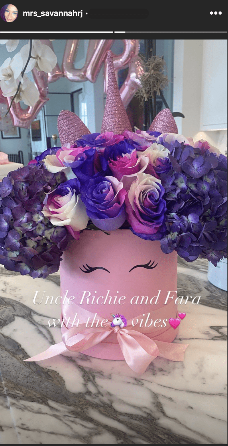 Zhuri James' birthday present from her loved ones. | Source: Instagram/mrs_savannahrj