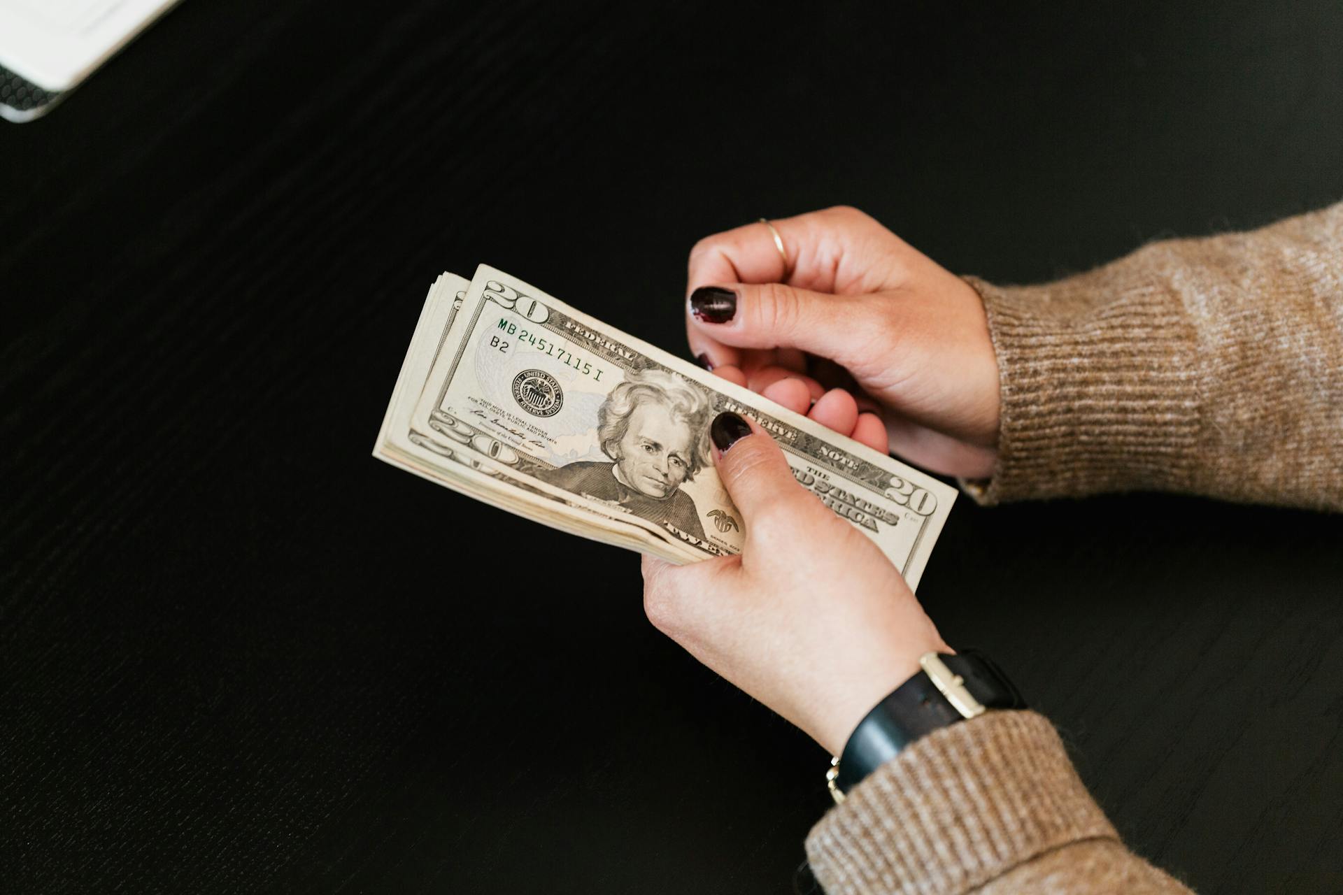 A young lady holding money | Source: Pexels