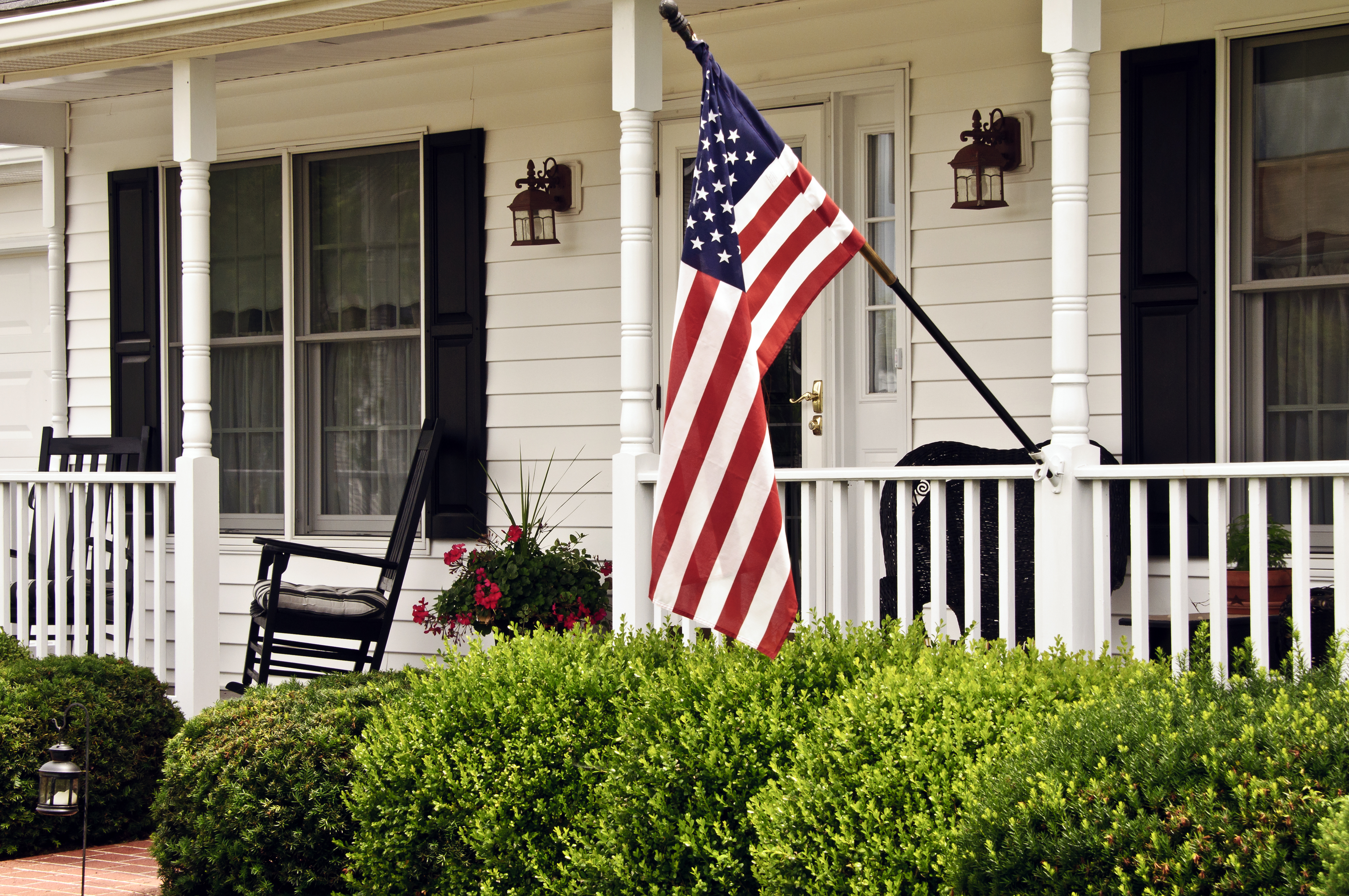 A house with an American flag | Source: Shutterstock