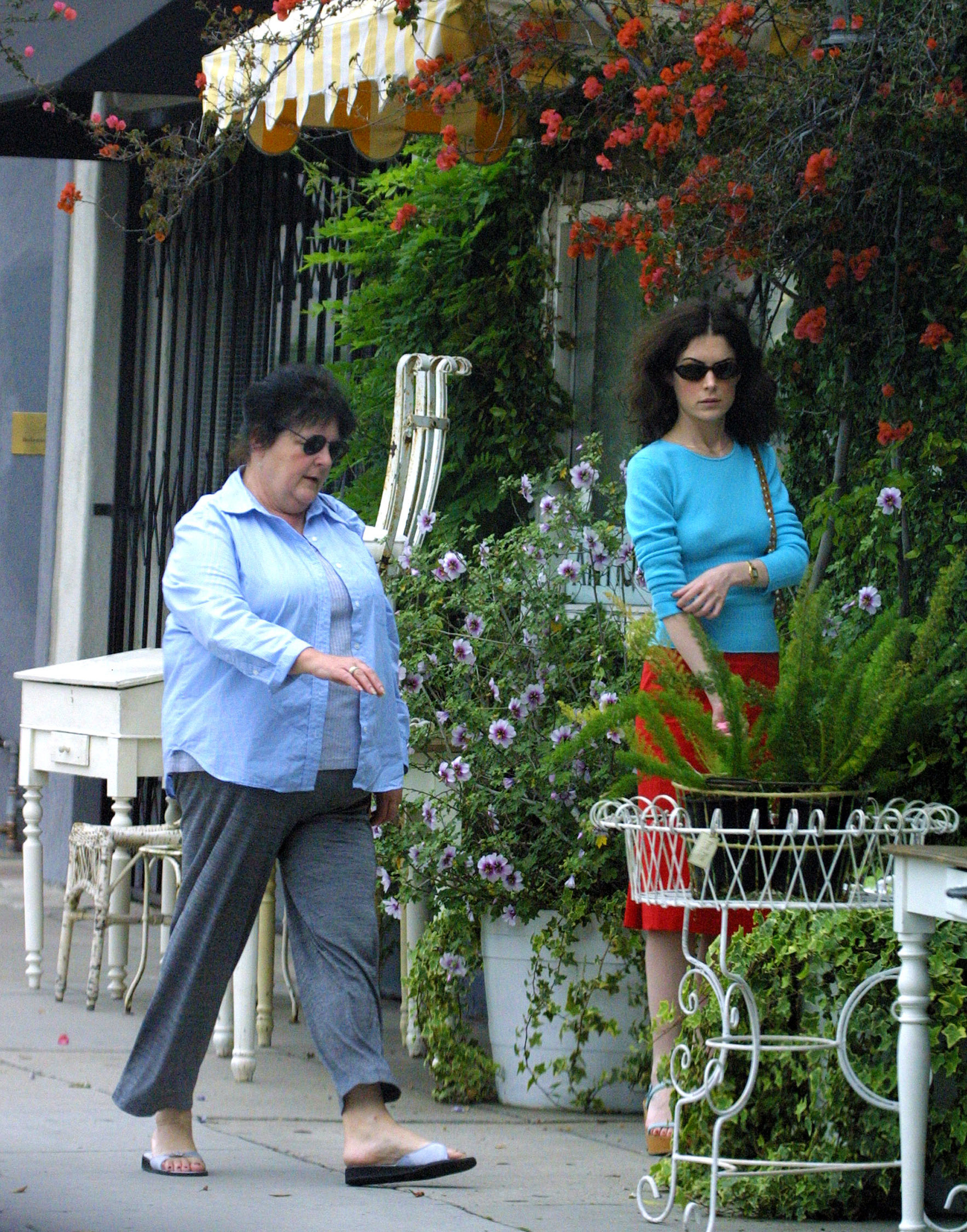 Sally and Lara Flynn Boyle spotted taking a walk in Los Angeles | Source: Getty Images