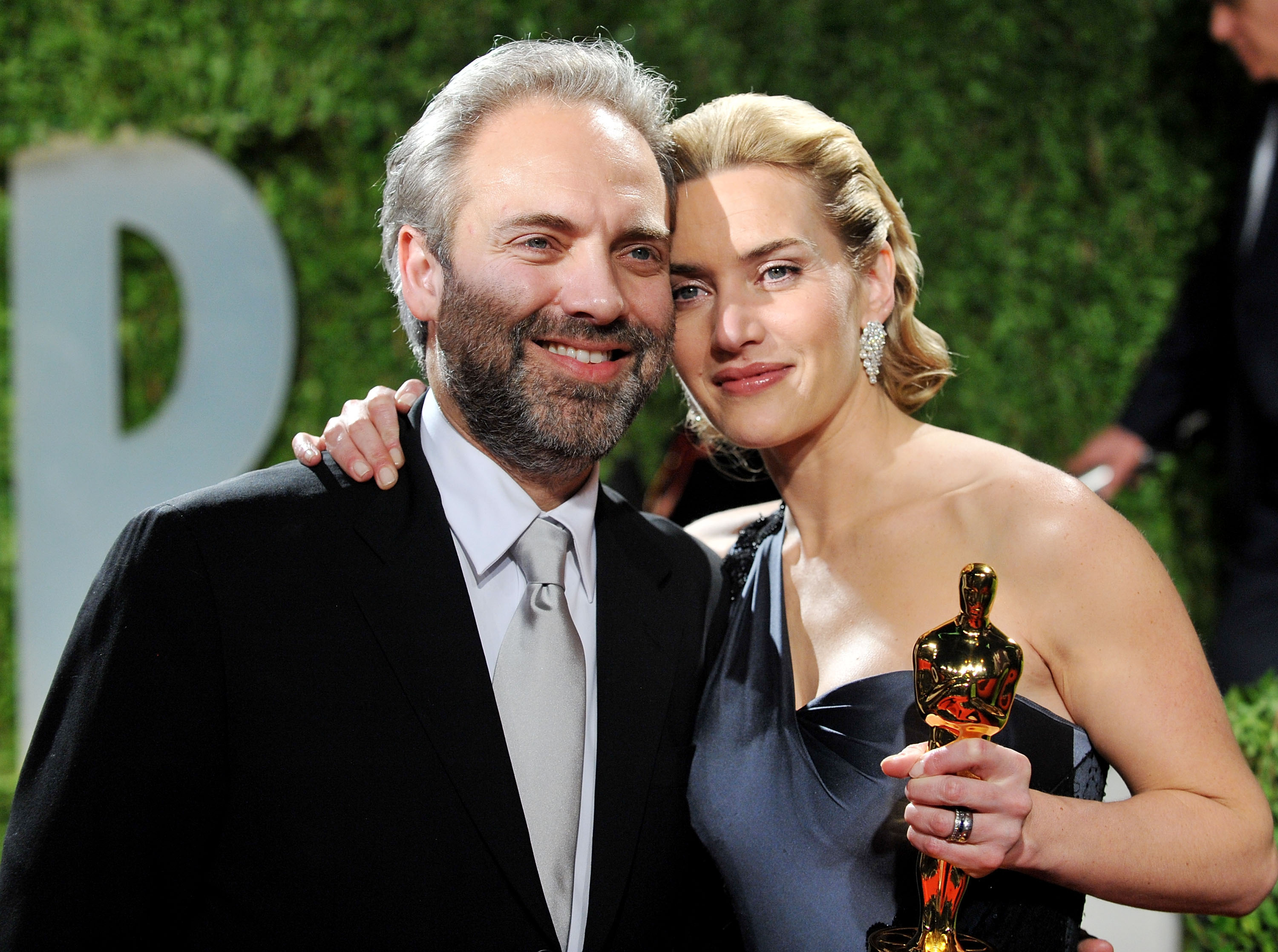 Sam Mendes and actress Kate Winslet at the 2009 Vanity Fair Oscar Party on February 22, 2009, in West Hollywood, California. | Source: Getty Images