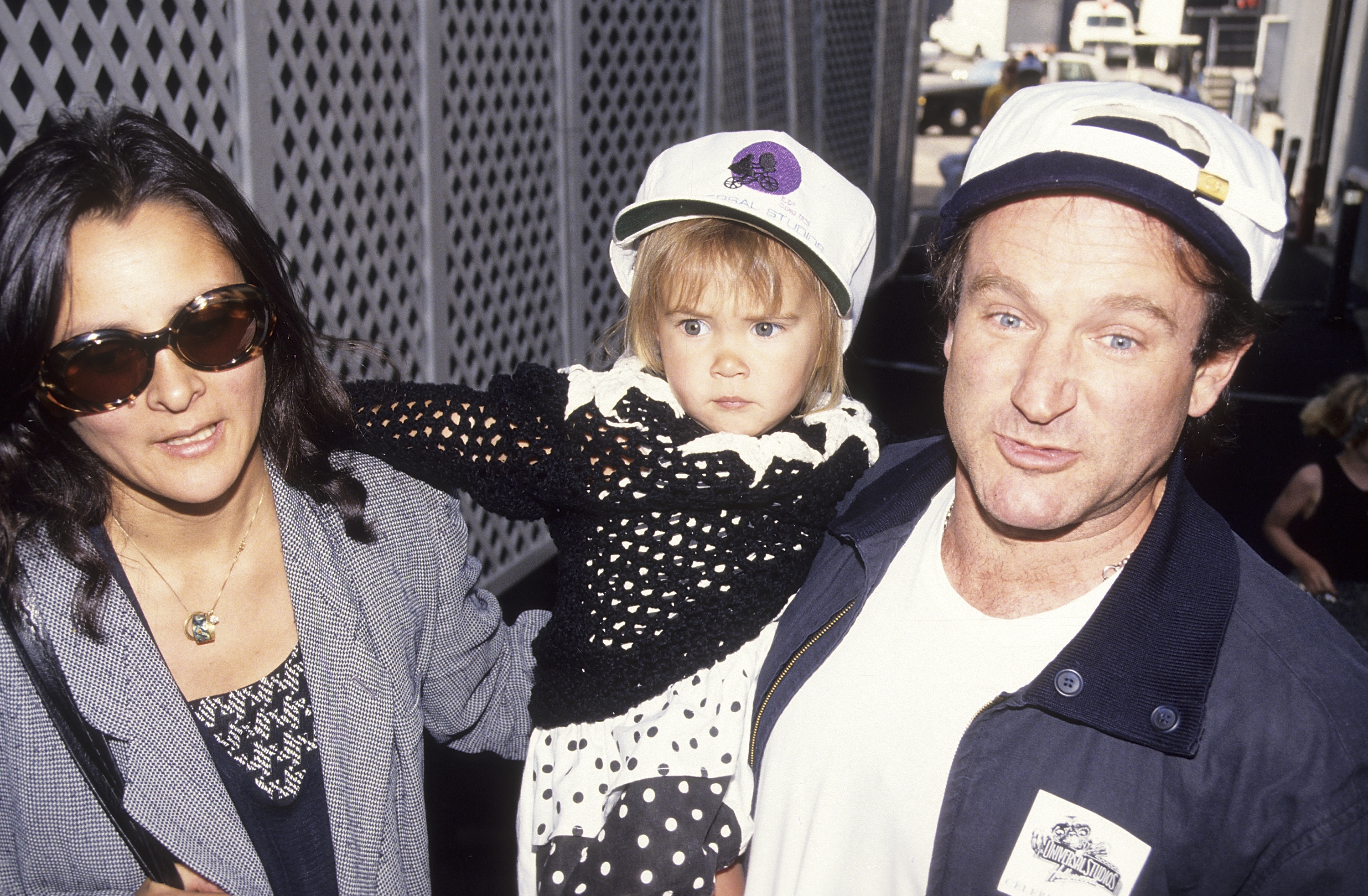 Robin Williams, wife Marsha and daughter Zelda attend Universal Studios Unveils Its New Theme Park Attraction "E.T. Adventure" on June 1, 1991 at Universal Studios in Universal City, California | Source: Getty Images