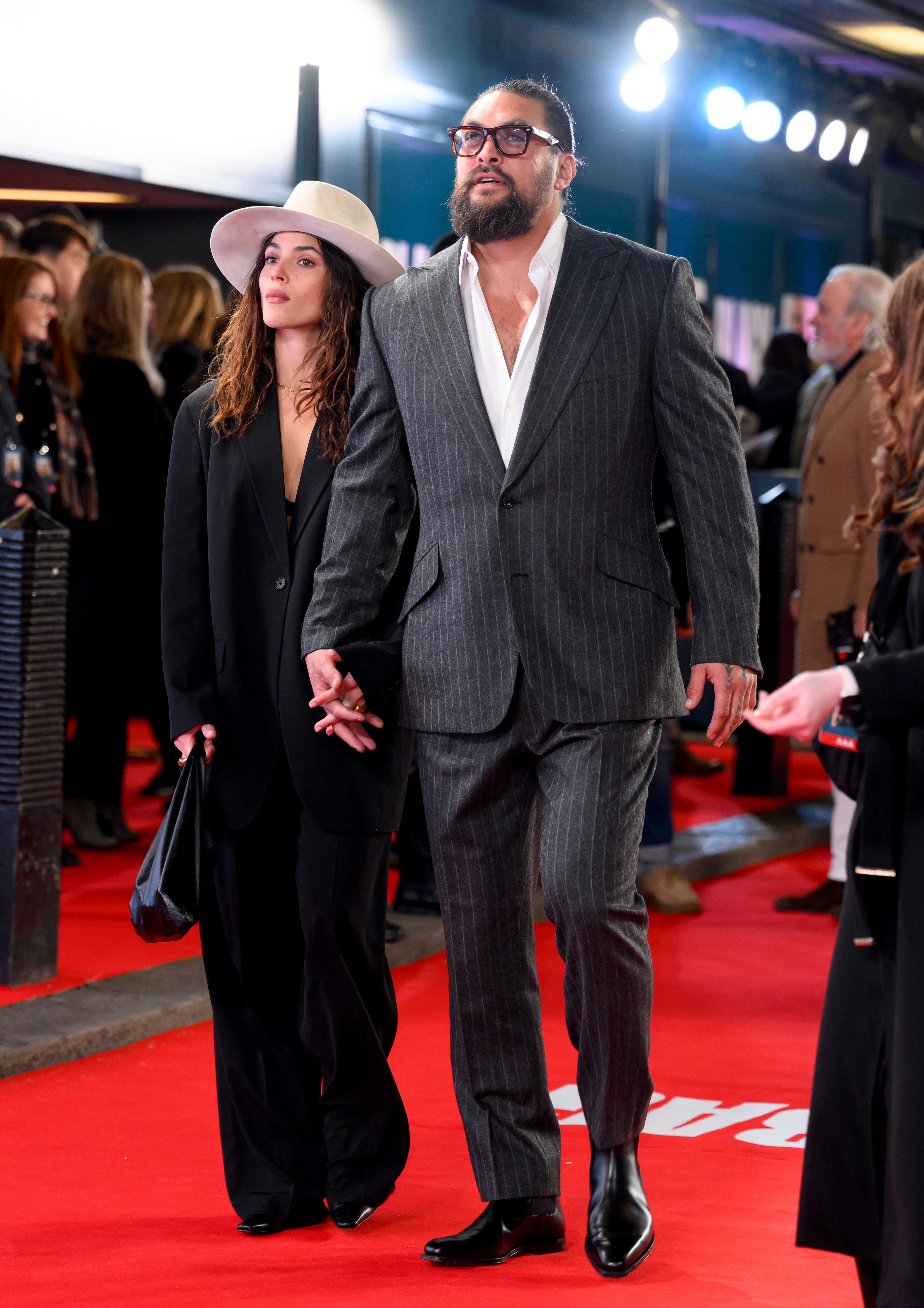 Adria Arjona and Jason Momoa. | Source: Getty Images