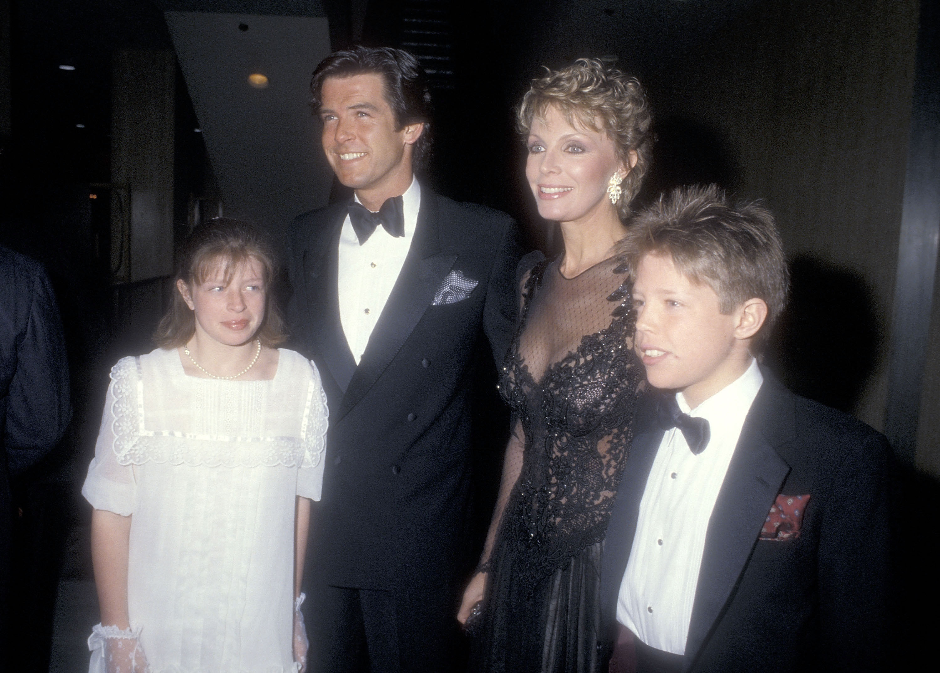 Pierce Brosnan, Cassandra Harris, Charlotte Brosnan, and Christopher Brosnan at the "Cats" opening night on January 11, 1985, in Century City, California | Source: Getty Images