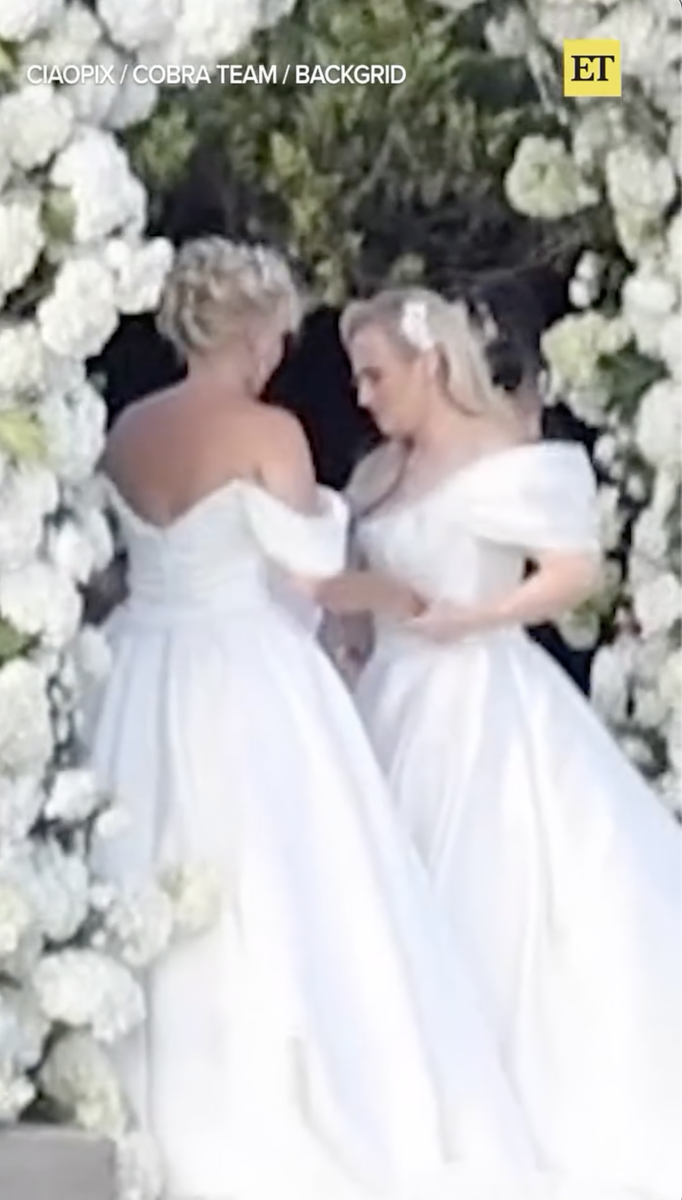 Rebel Wilson and Ramona Agruma exchanging vows on their wedding day posted on September 30, 2024 | Instagram/entertainmenttonight