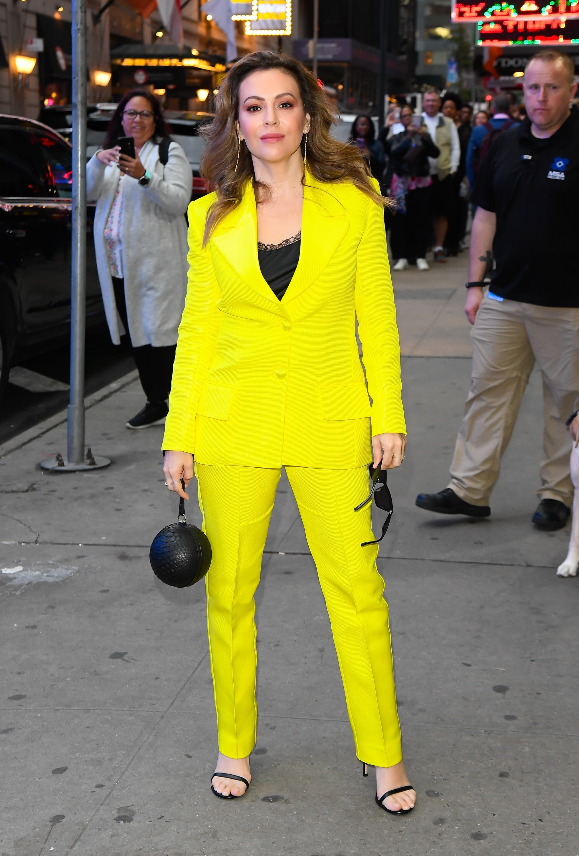 Alyssa Milano is seen outside Good Morning America on October 14, 2019 | Photo: Getty Images