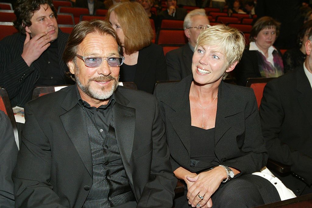 Götz George und Marika Ullrich Bei Der Verleihung Des Adolf Grimme Preises 2003 Im Theater In Marl . (Photo by Franziska Krug) | Quelle: Getty Images 