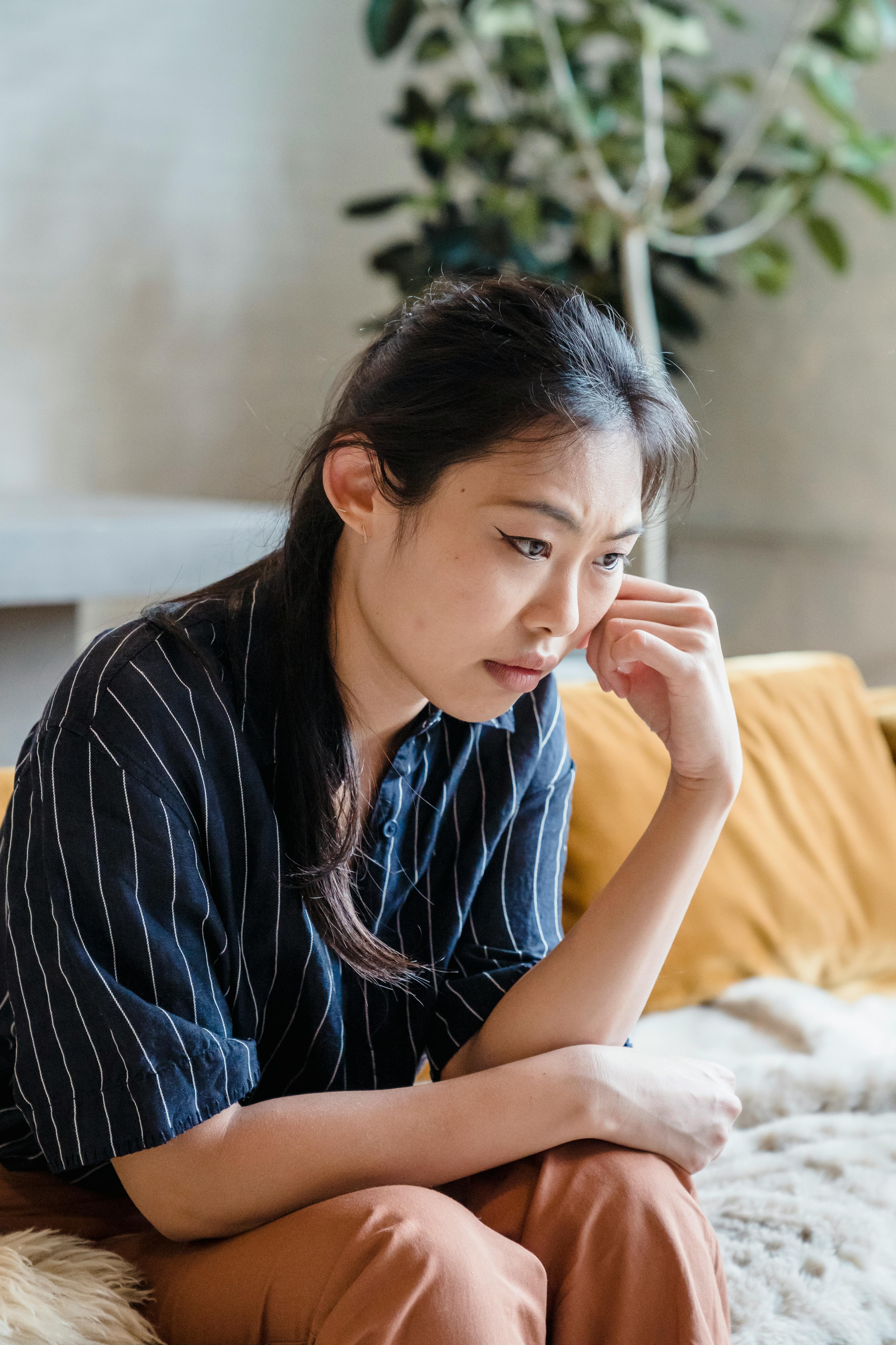 A worried woman | Source: Pexels