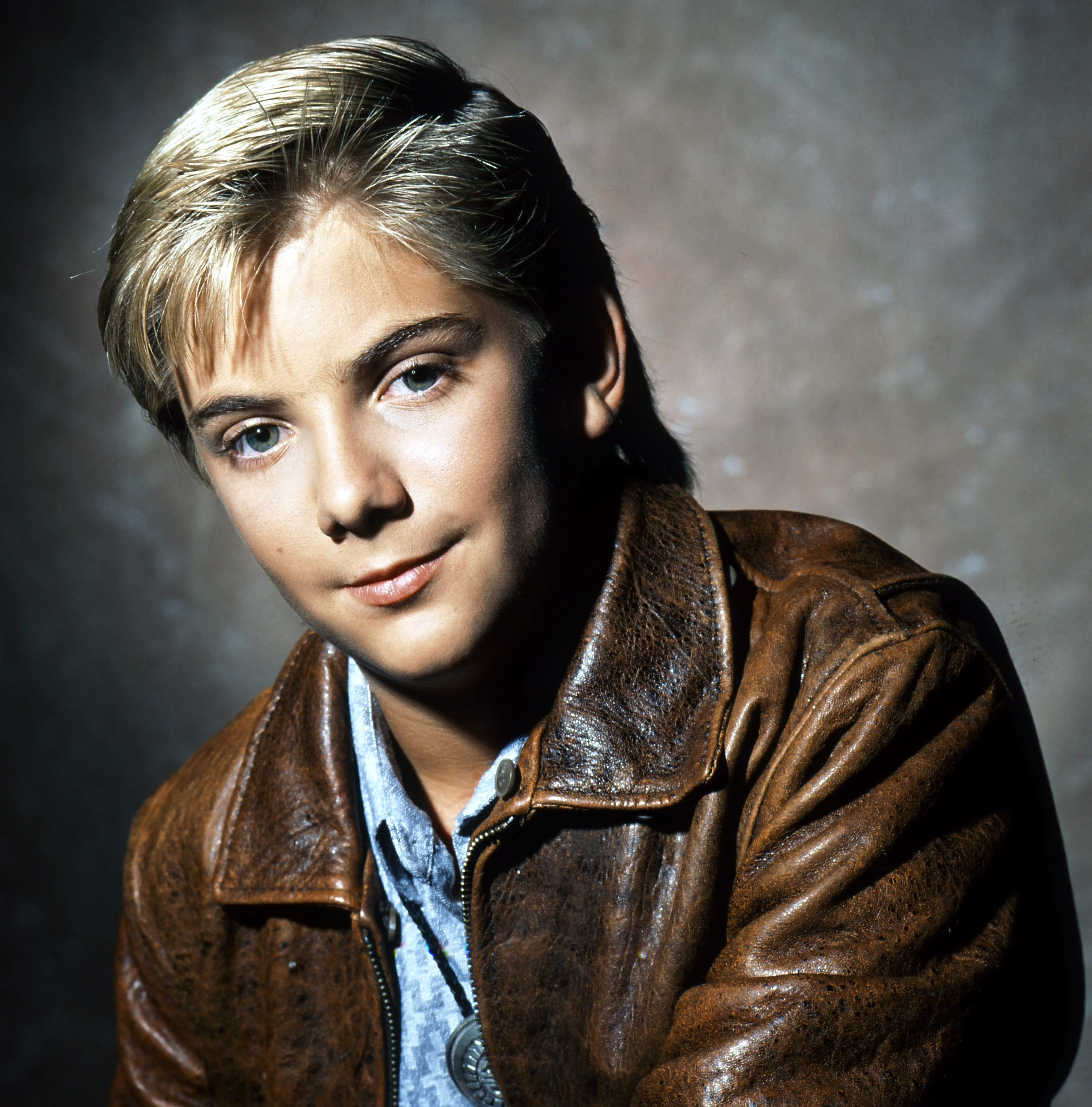 The actor poses for a portrait, circa 1990 | Source: Getty Images