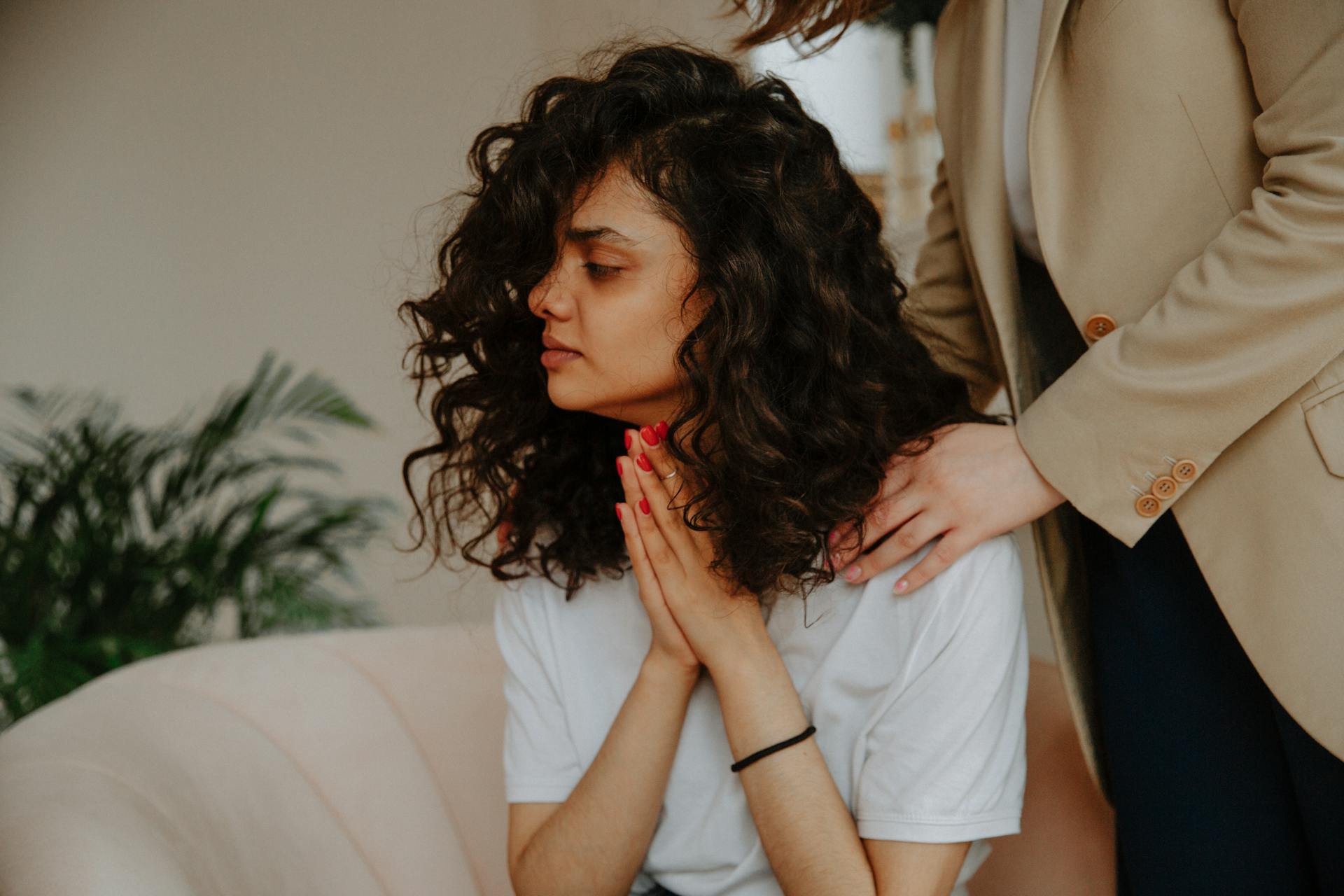 A therapist comforting a patient | Source: Pexels