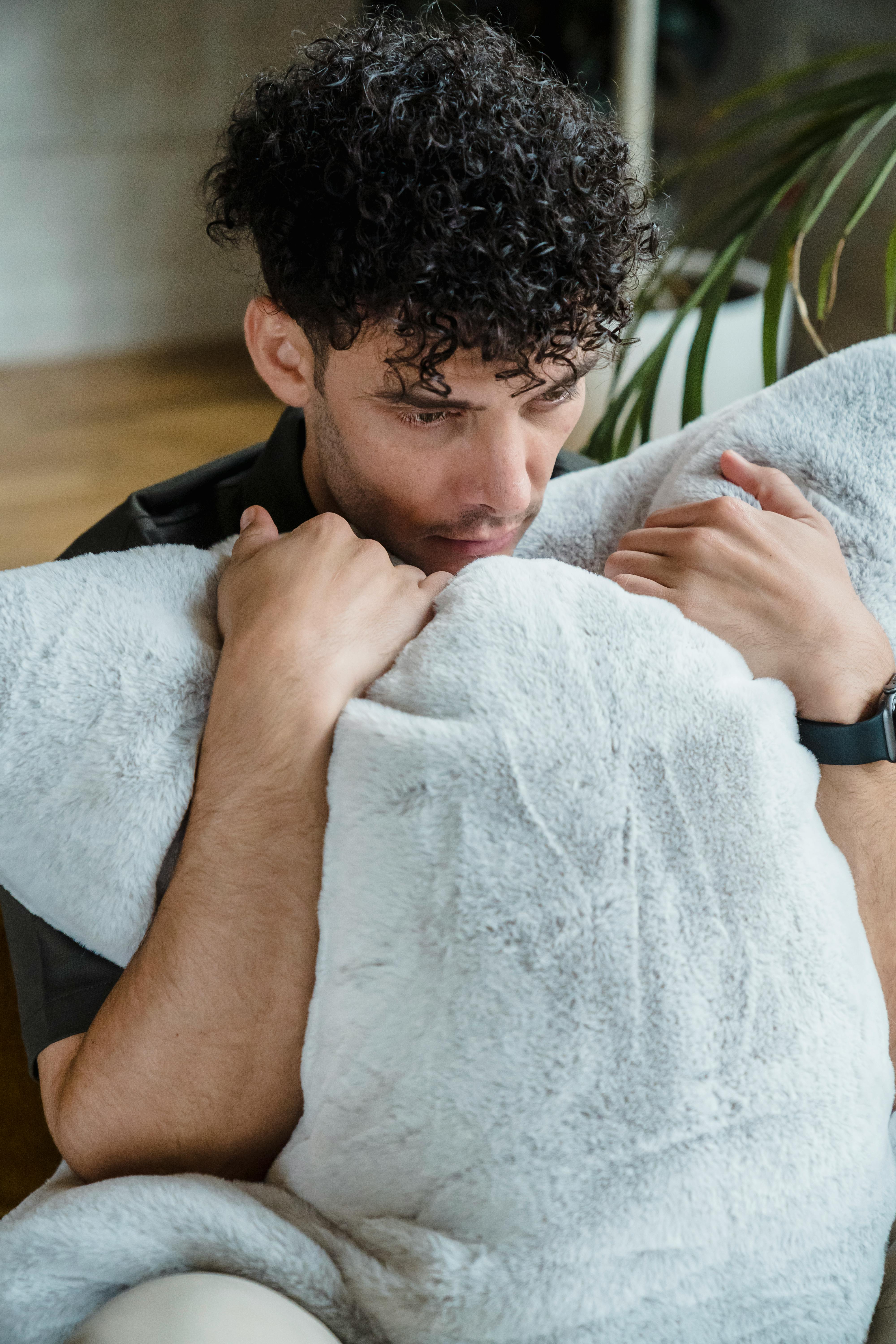 A miserable man at home | Source: Pexels