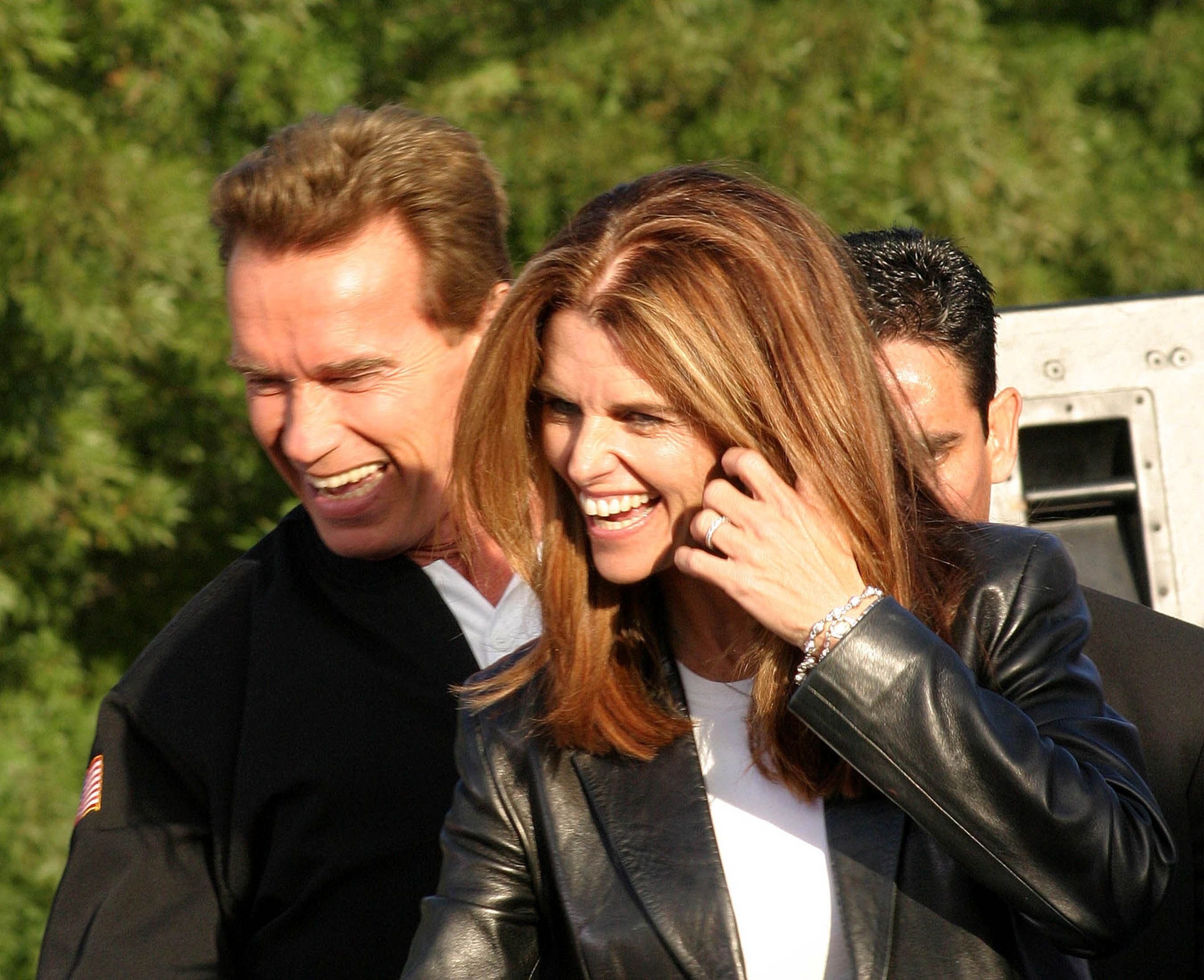 Arnold Schwarzenegger, Maria Shriver at the CA Comeback Express Bus Tour in Pleasanton, CA on October 4, 2003 | Source: Getty Images 