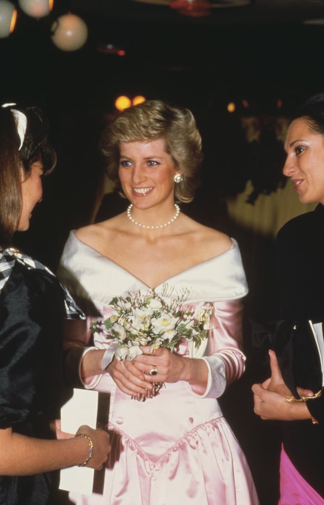 Prinzessin Diana besucht die Gala-Premiere von "Dancers" am 7. Dezember 1987. | Quelle: Getty Images