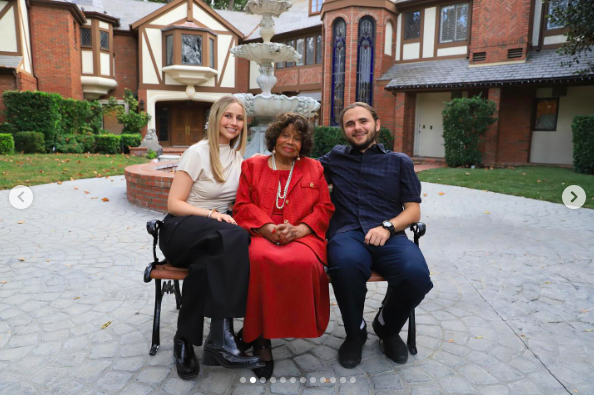 Prince Jackson and his fiancée posing for a photo with Prince's grandmother, Katherine Jackson. | Source: Instagram/princejackson