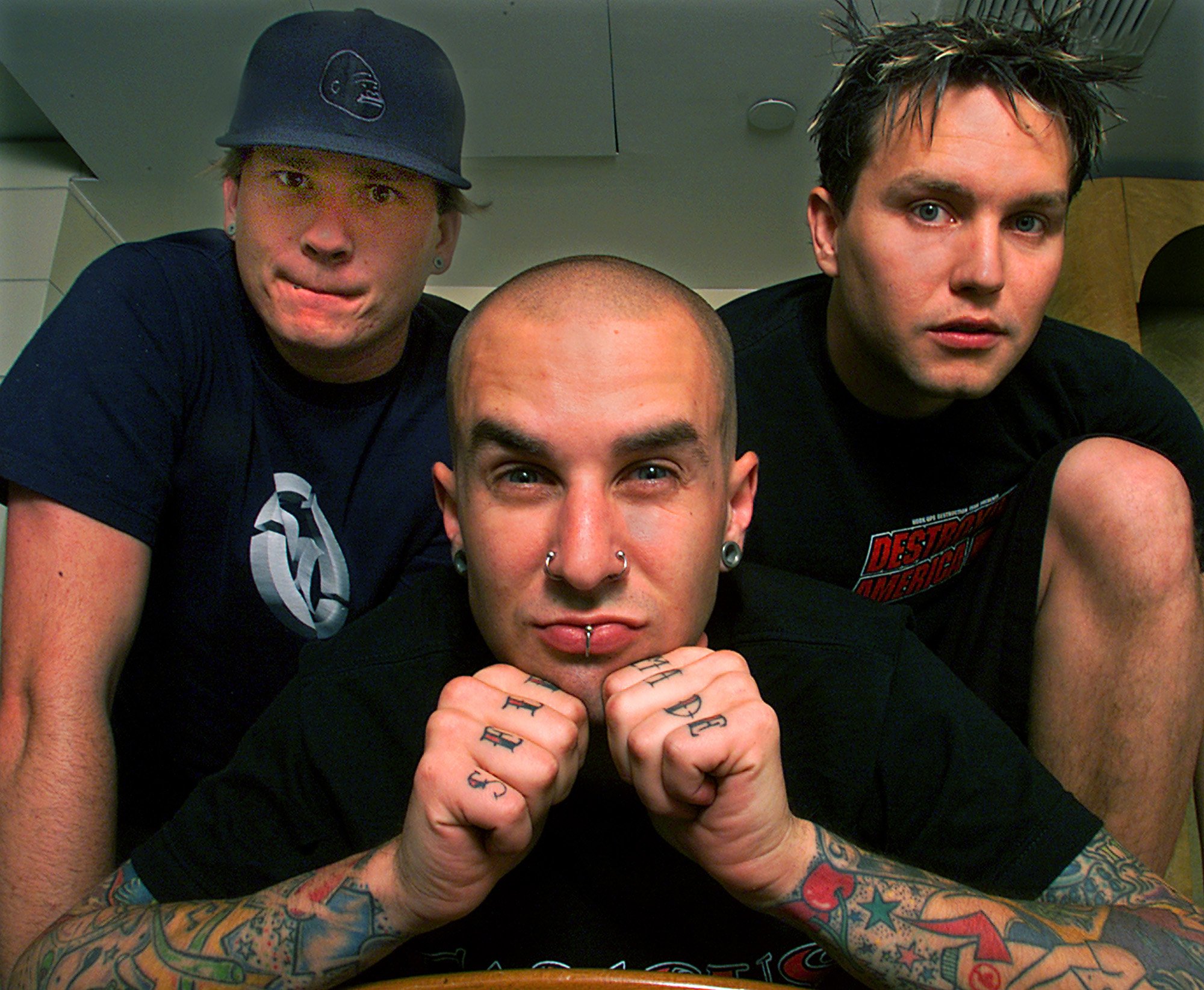 Blink-182 members Tom DeLonge, Travis Barker and Mark Hoppus pose before their performance at the Hollywood Paladium in 2001. | Source: Getty Images