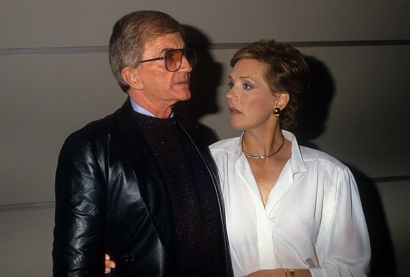 Blake Edwards and wife actress Julie Andrews pose for a portrait in circa 1985 | Photo: Getty Images