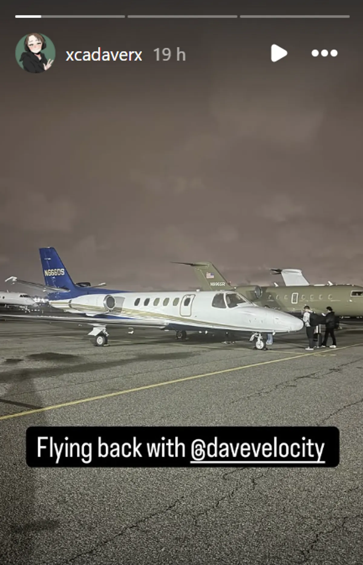 Daniel Williams boards the aircraft in a story shared hours before the crash | Source: Instagram/xcadaverx