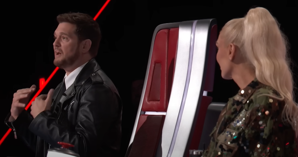 Michael Bublé talks to Sydney Sterlace after her performance on "The Voice" on September 23, 2024 | Source: YouTube/The Voice