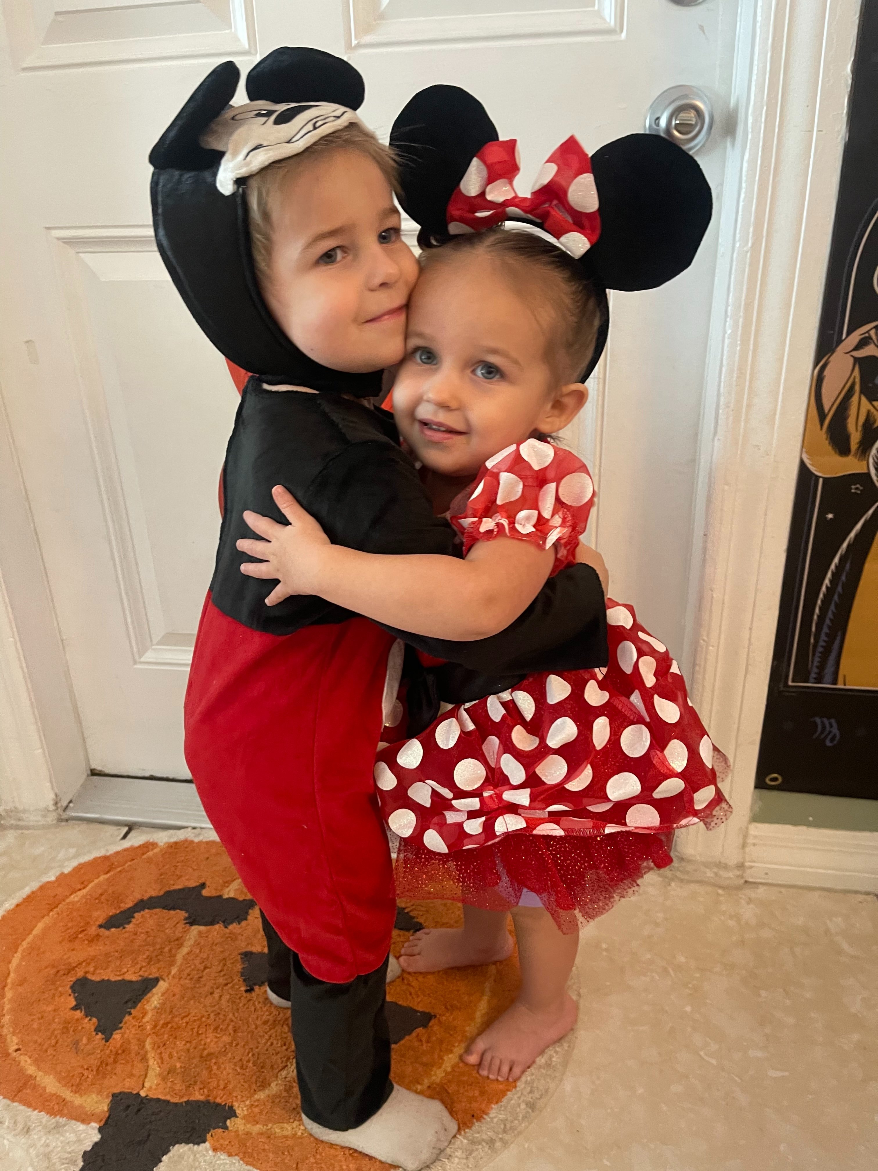 Briella's brother, Brock Holmes, is the only one who could suggest to police what may have happened. This is a photo of them dressed for Halloween. | Source: GoFundMe