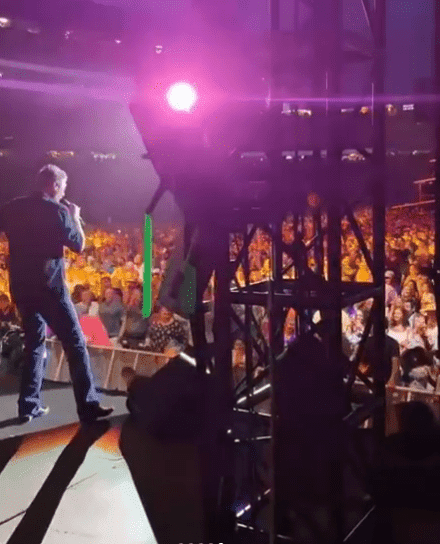 Gwen Stefani backstage at Blake Shelton's concert at the Foxboro Gillette Stadium | Photo: Instagram Story/Gwen Stefani