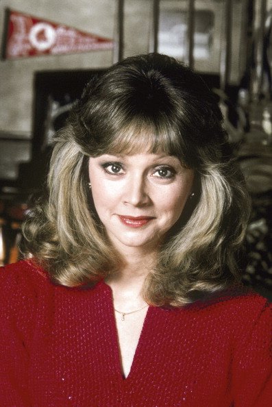 Shelley Long actuando como Diane Chambers en la comedia de la NBC, "Cheers". | Foto: Getty Images Shelley Long actuando como Diane Chambers en la comedia de la NBC, "Cheers". | Foto: Getty Images