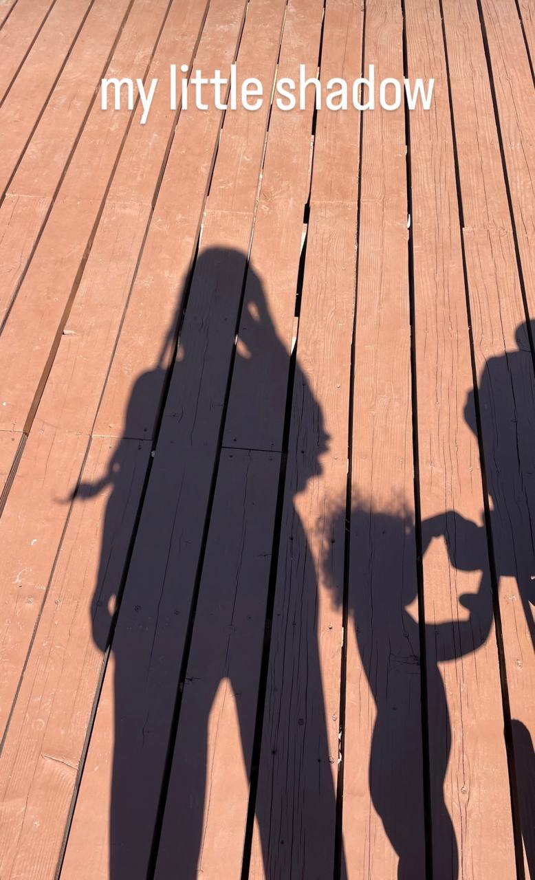 Jodie Turner-Smith and Juno Jackson cast shadows across the boardwalk | Source: Instagram/jodiesmith