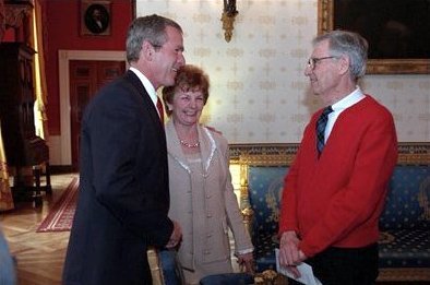 President George W. Bush greets Mister Rogers in the Blue Room before an early childhood education event in the East Room April 3, 2002. | Source: Wikimedia Commons