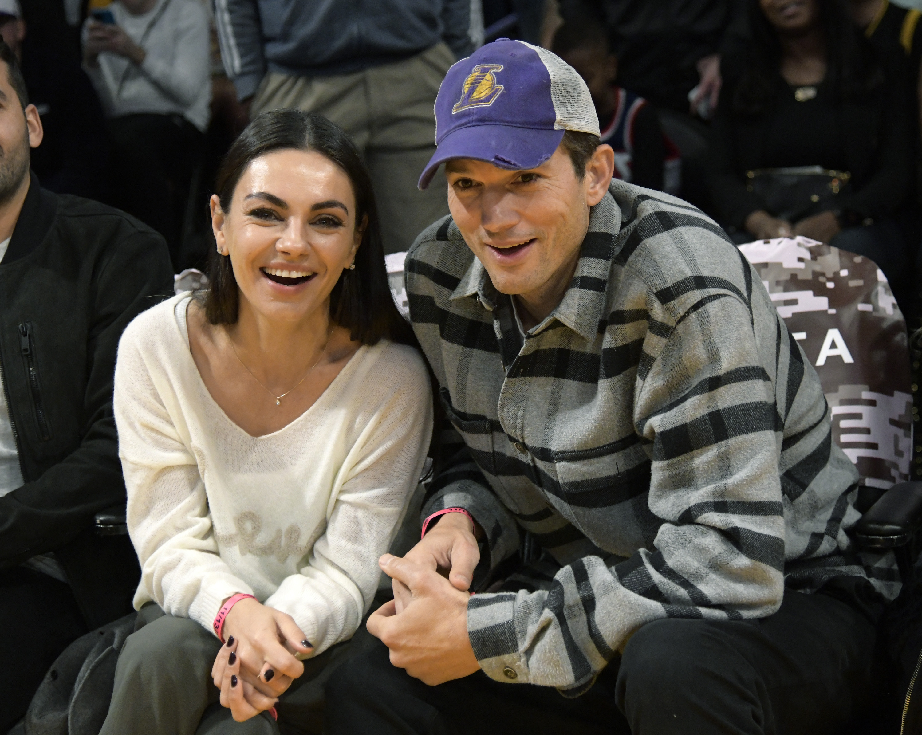 Kunis and Ashton Kutcher at a basketball game in Los Angeles in 2022 | Source: Getty Images