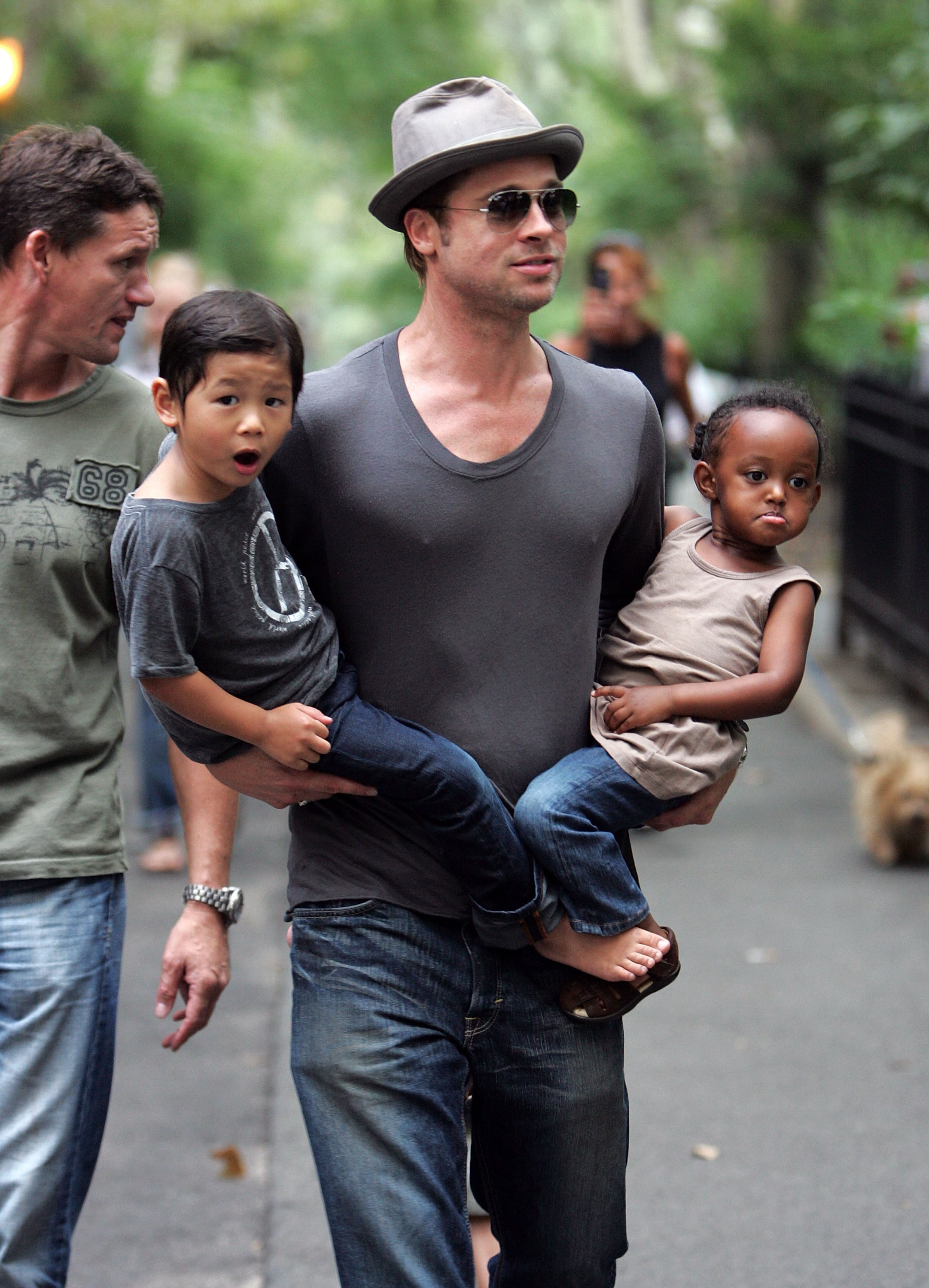 Pax Jolie-Pitt, Brad Pitt, and Zahara Jolie-Pitt at the playground on August 26, 2007.in New York City. | Source: Getty Images