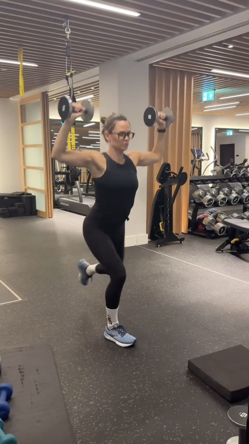 A screenshot from a video of Jennifer Garner training with weights, posted on August 6, 2024 | Source: Instagram/jennifer.garner