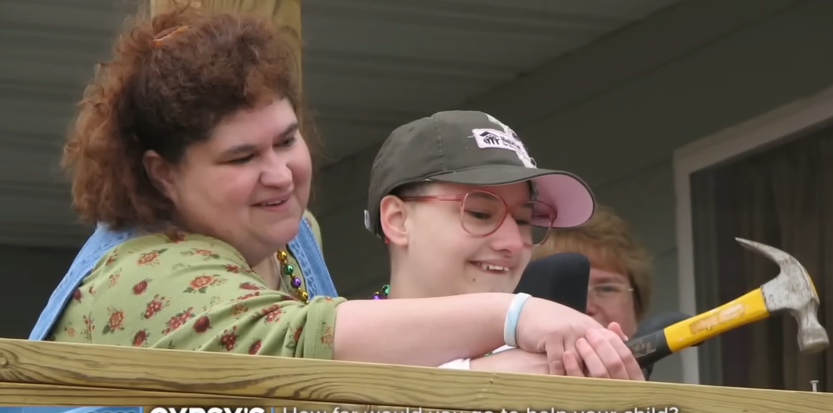 Dee Dee and Gypsy Rose Blanchard, from a video dated January 6, 2018 | Source: YouTube/@ABCNews