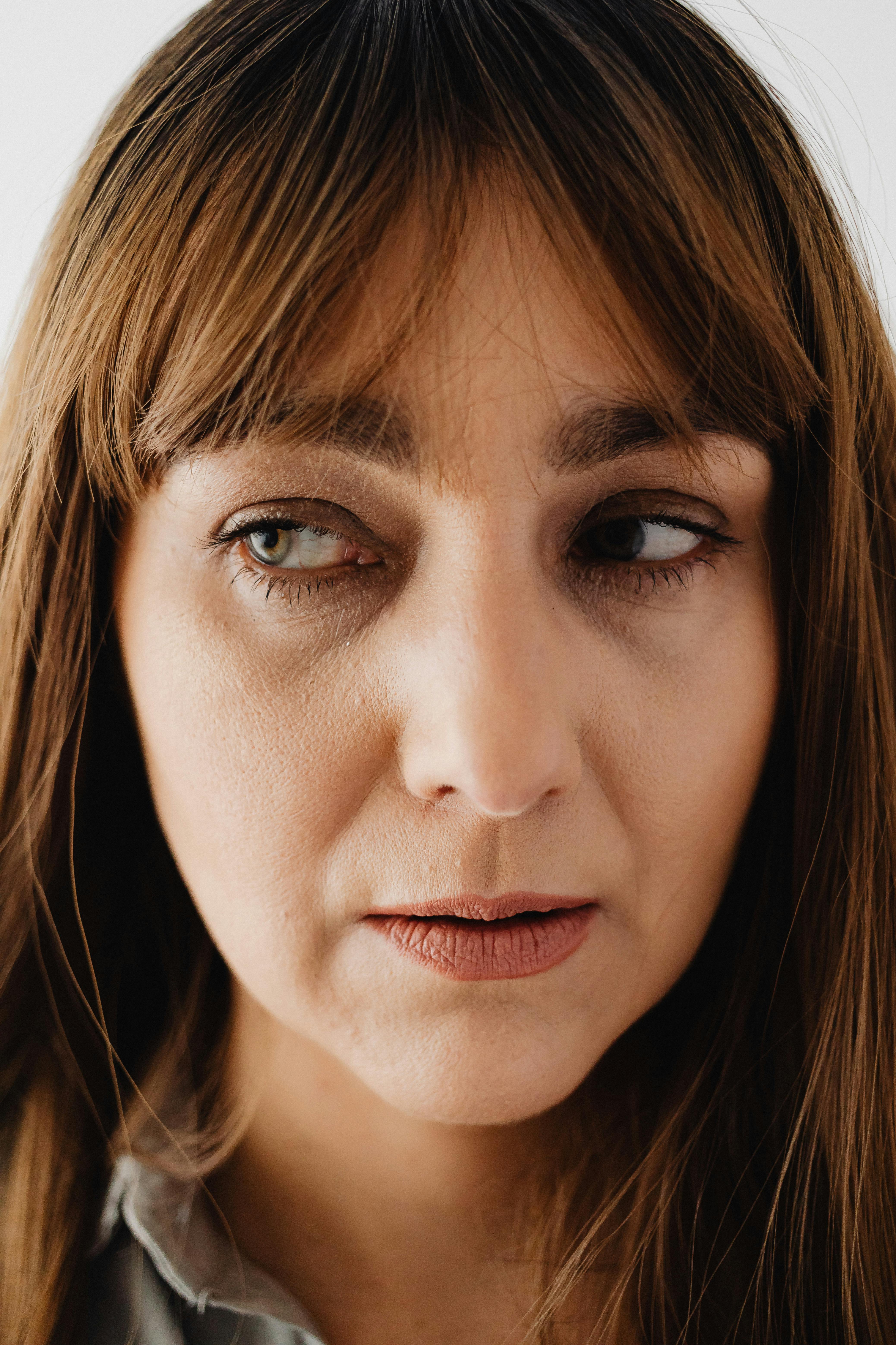 An unsure woman looking to the side | Source: Pexels