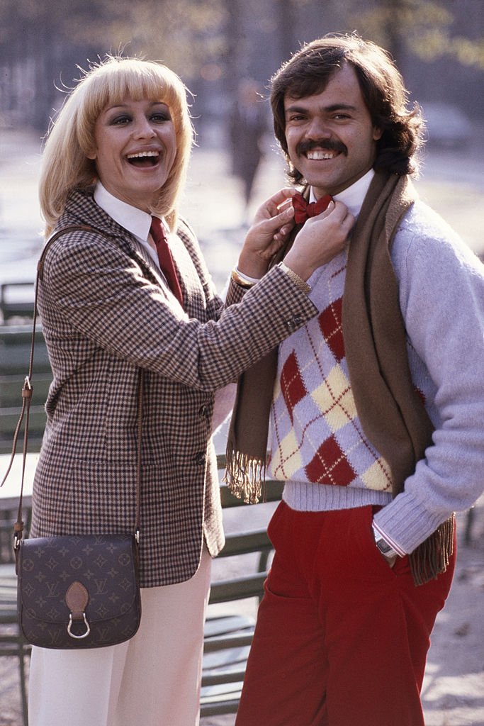 Sergio Japino y Raffaella Carrà en 1981. | Foto: Getty Images.