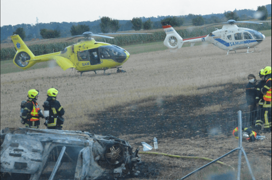 Les secouristes présents sur les lieux de l'accident à Albon (Drôme) | Photo : YouTube/BFMTV
